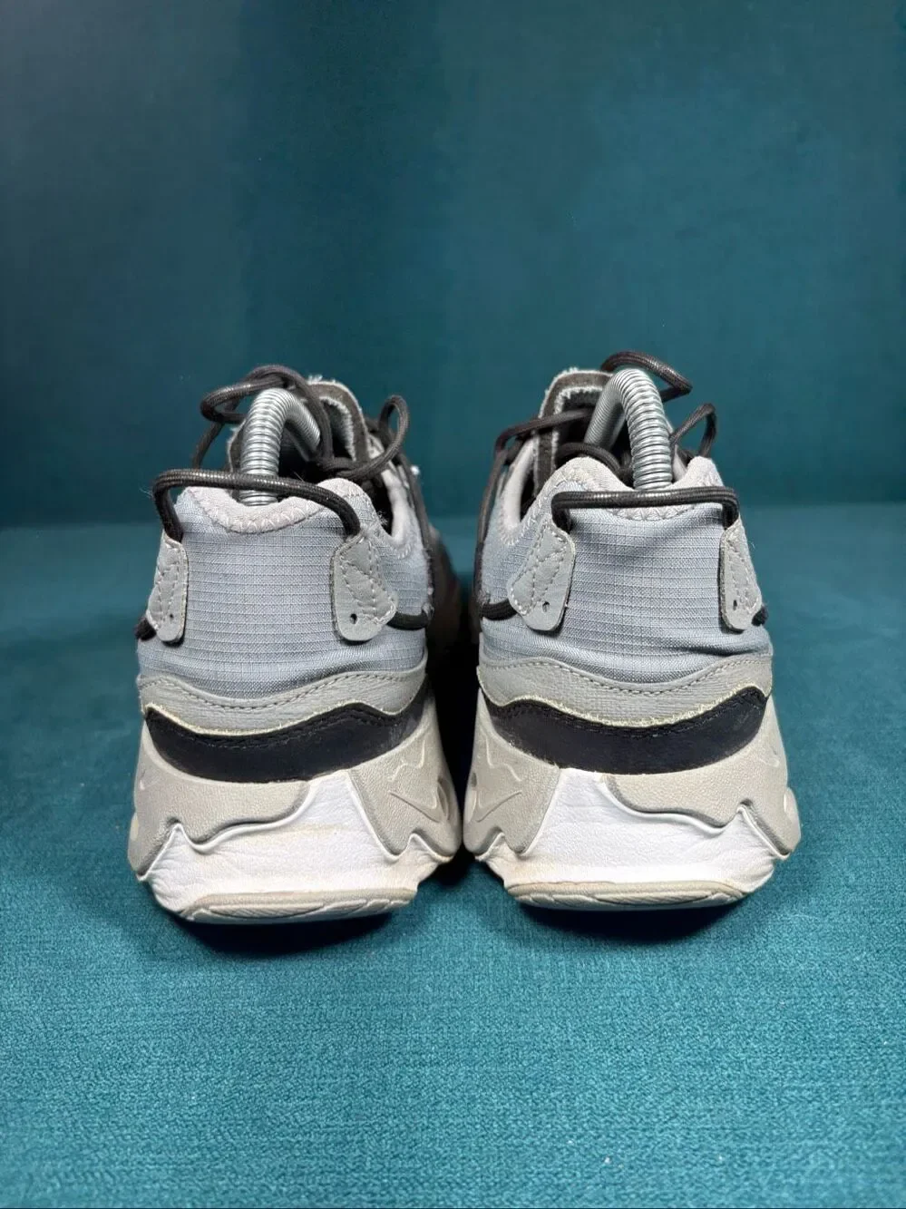 Nike React Live Mens Size 7.5 Light Smoke Grey Fog Running Shoes DD6879-001